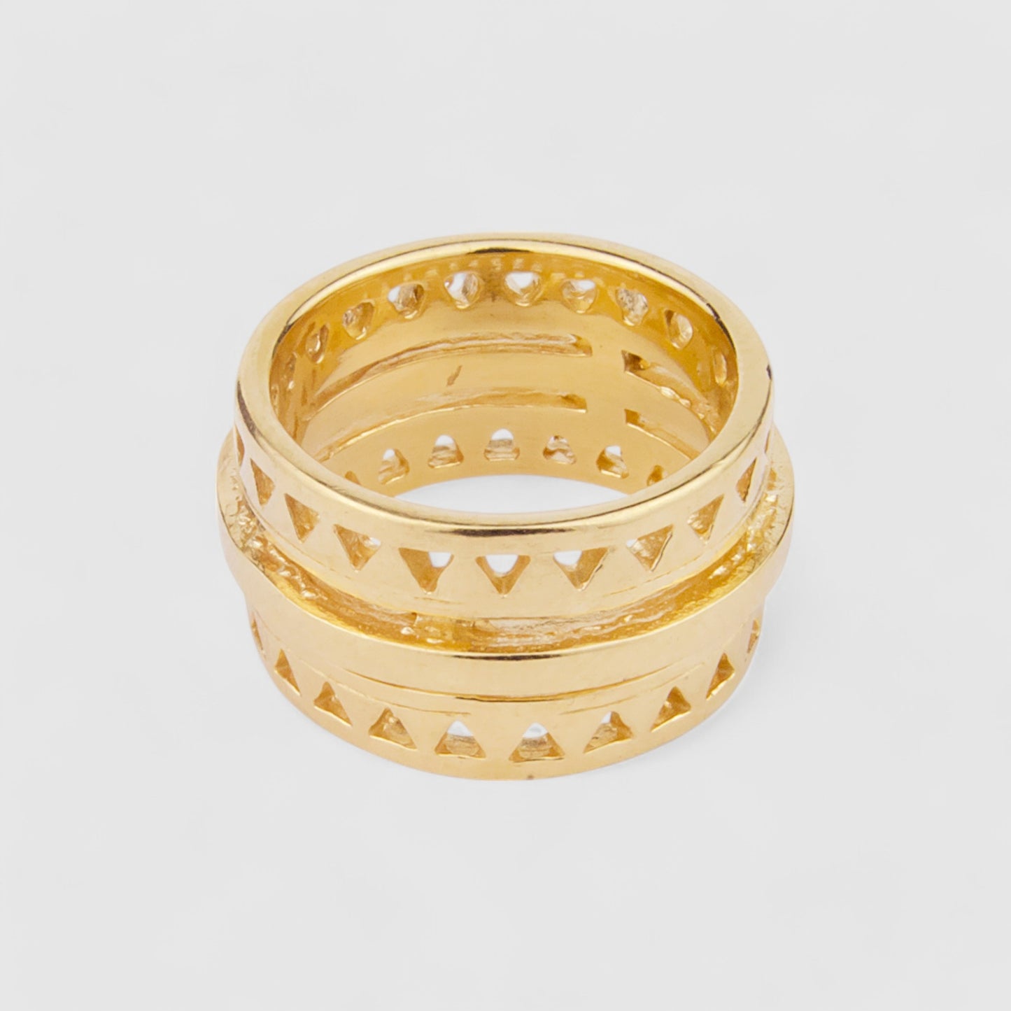 9CT GOLD ELECTRIC RING