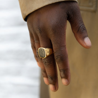 GOLD  BLACK ONYX SQUARE SIGNET RING