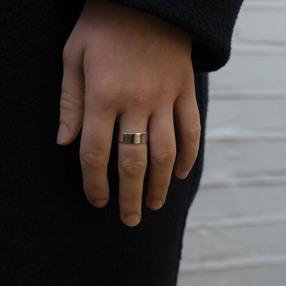 9CT GOLD BAND RING